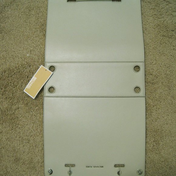 Michael Kors Cover Selma Swap Embossed Beige - Picture 2 of 3